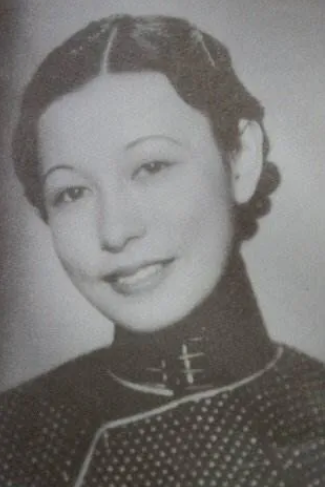 郭婉莹婚后不久，丈夫却留恋一位年轻寡妇家中，她打扮一番后，敲开了寡妇家的门，向对