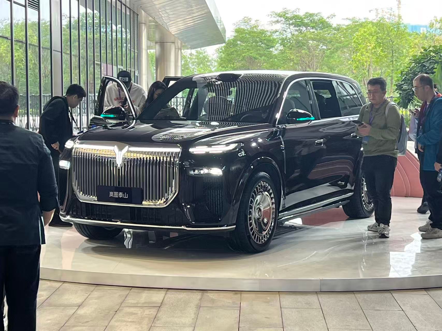 难得东风把年底压轴之作选在我们深圳发布真棒！现场的泰山之气非常震撼！