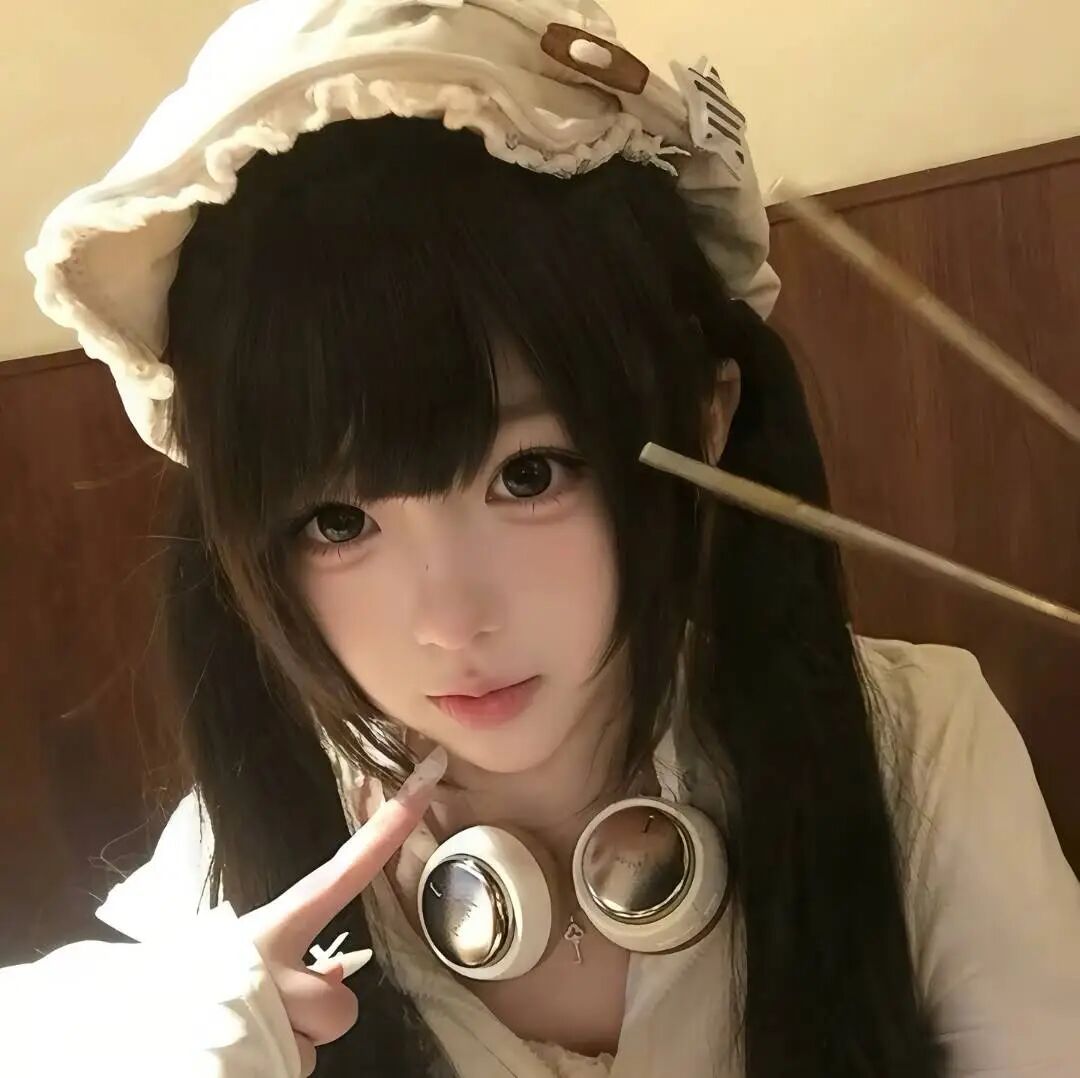 𝙒𝙚𝘾𝙝𝙖𝙩真人女头｜“我与世界就是帧帧瞬间”头像|女生头像|