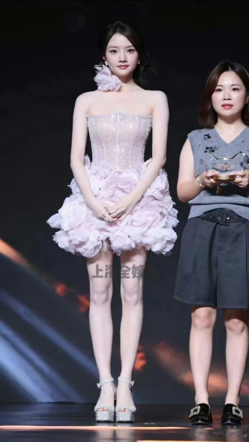 据说这才是任敏最真实的美貌啊​​​这大长腿好羡慕​​​