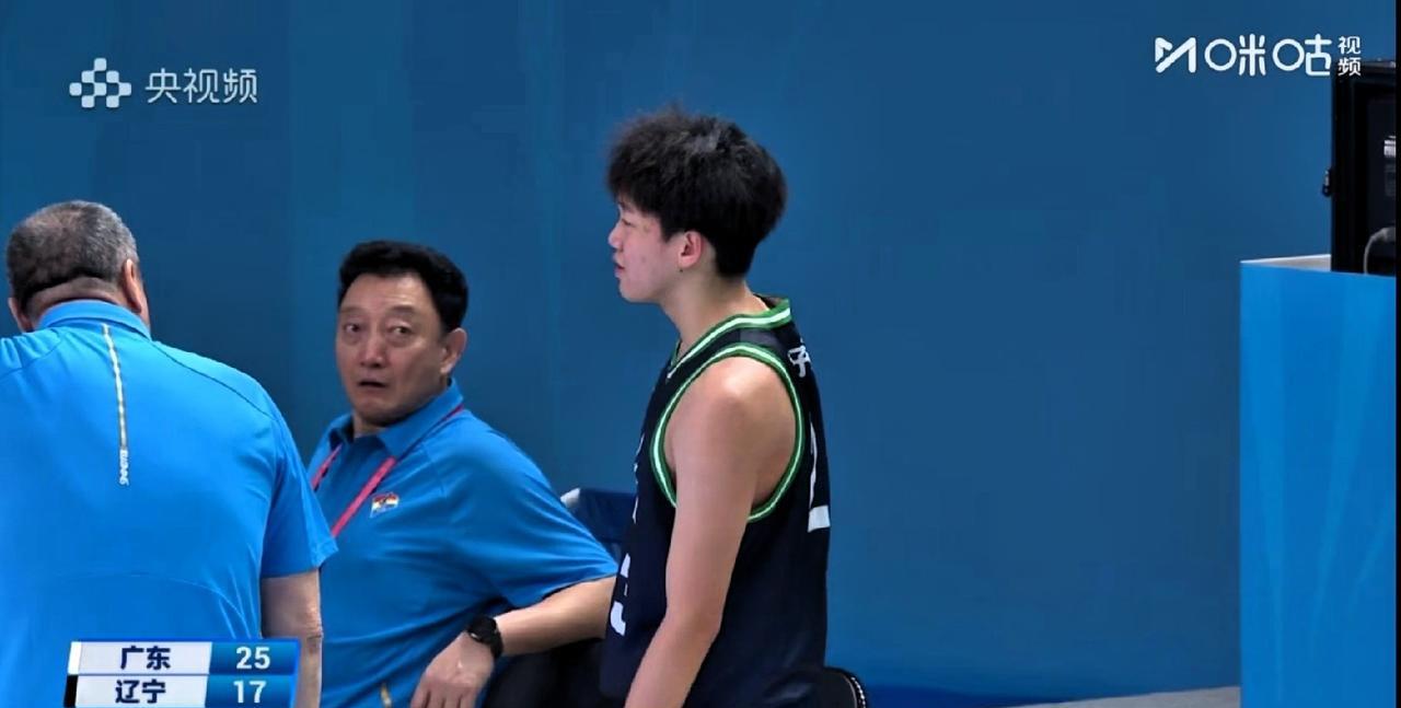 问题不大！吴庆龙带领辽宁男篮出战U18青年队比赛，虽然比赛一边倒，但必须看到，青
