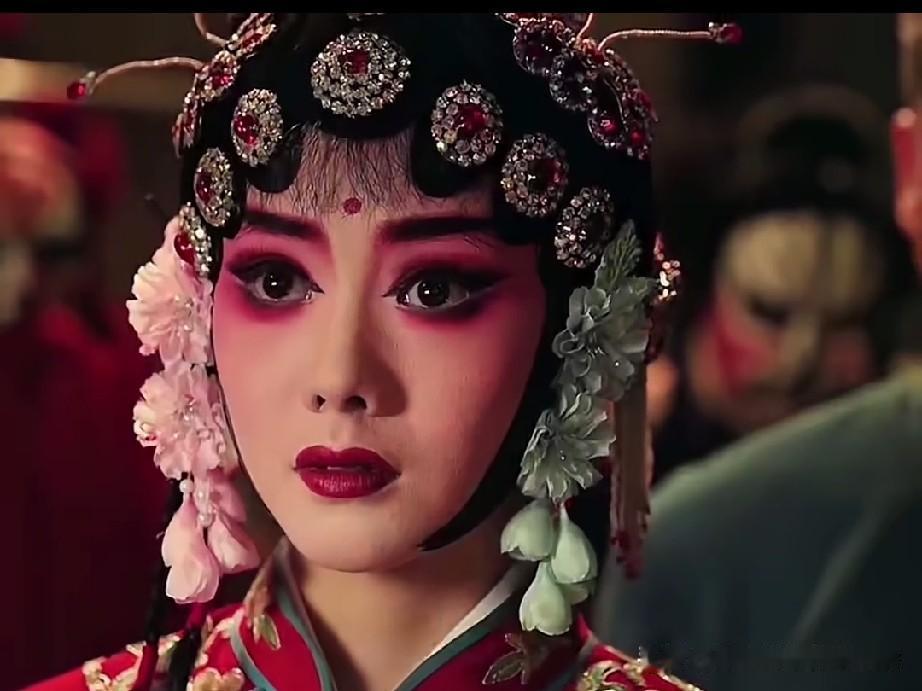 在巜主角》中有场忆秦娥第一次出演《打焦瓒》的戏，这场高难度的动作戏，不知道剧中用