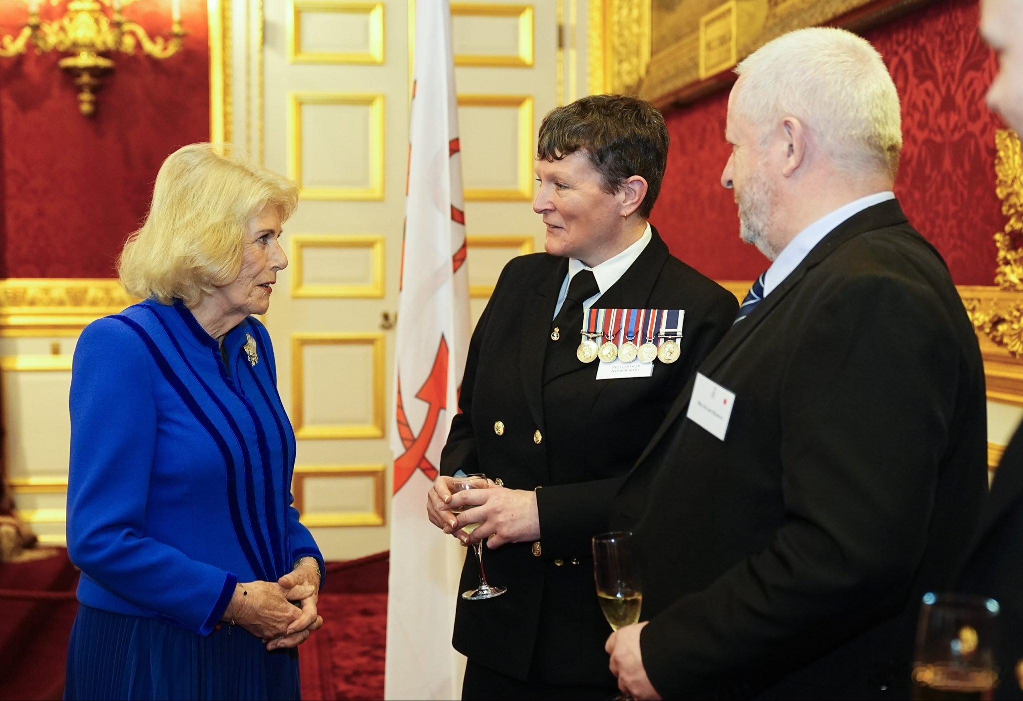 英国王室🇬🇧12月18日，查尔斯三世国王和卡米拉王后在圣詹姆斯宫为威尔士亲