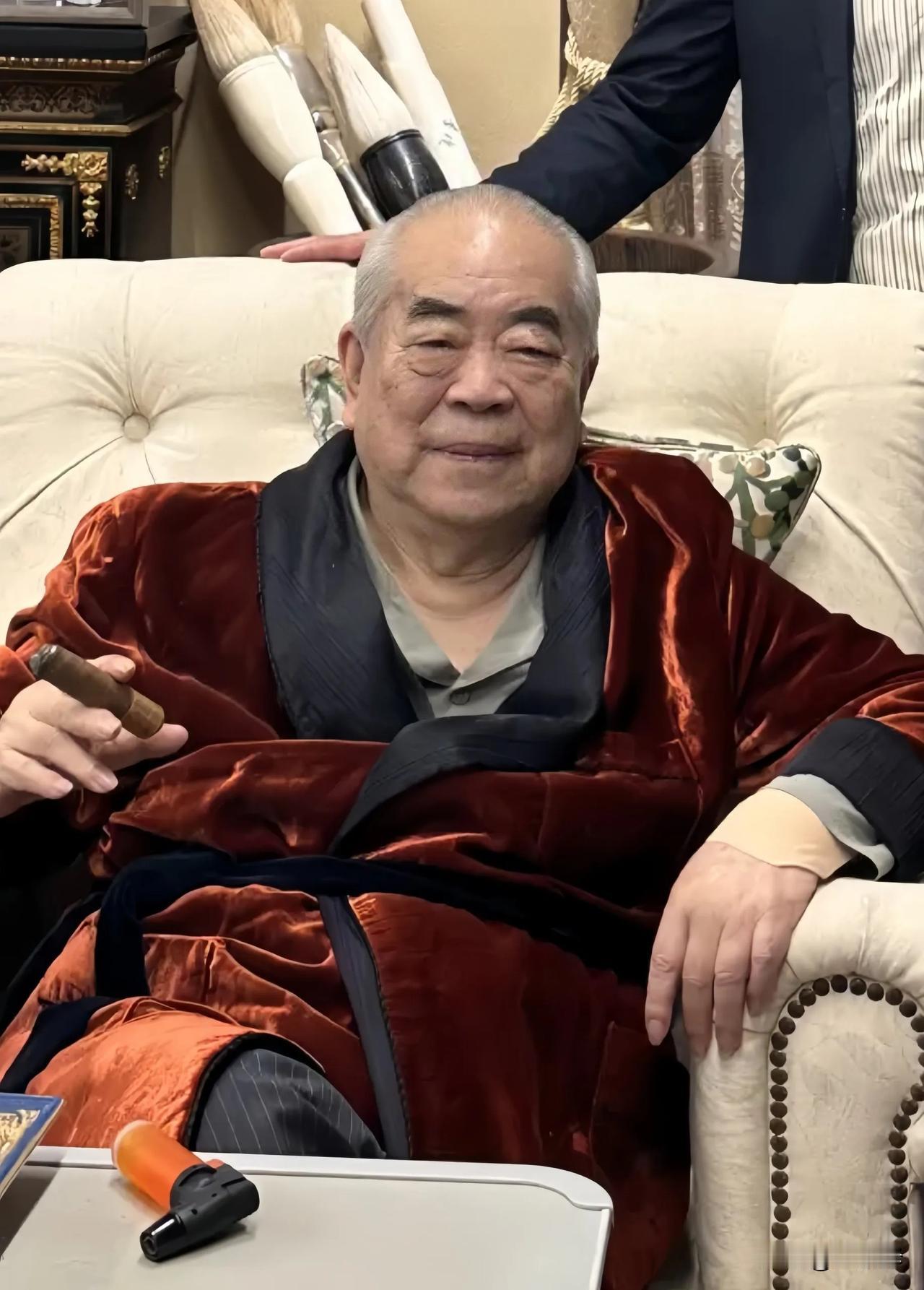 访谈节目中，书画大师范曾说∶可能你们不知道，我正儿八经的来自书香世家，我的祖辈、