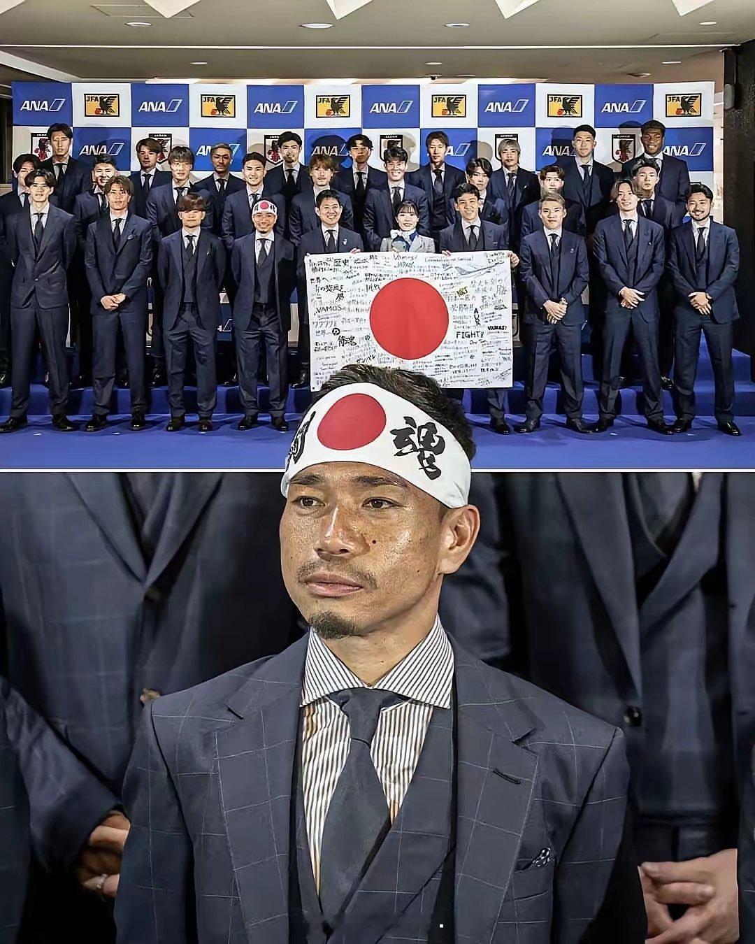 日本国家足球队启程美加墨世界杯他们集体在日本国旗上面签字，穿西装合影，带队的还头