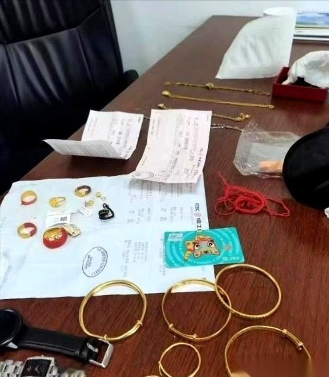 谁能想到，扔包发霉的大米，等于往垃圾桶里砸了30万？！沈阳一个70岁大妈溜达时