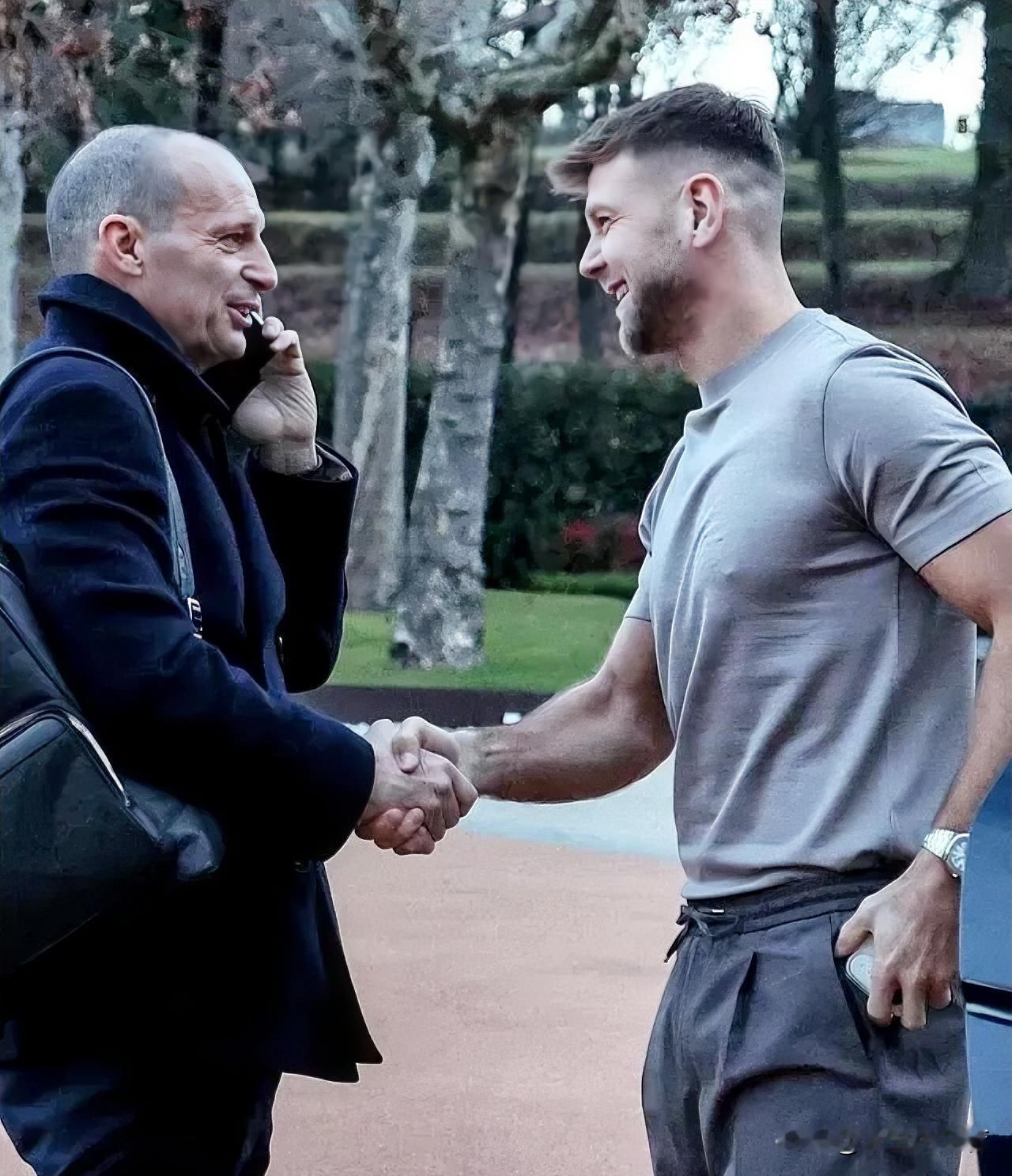 菲尔克鲁格经常在训练之余与阿莱格里聊天。阿莱格里之前表达了对菲尔克鲁格的欣赏，说