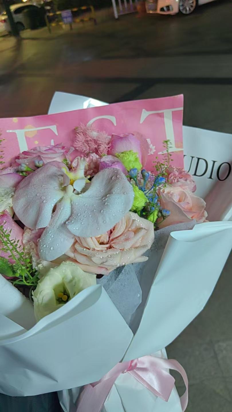 情人节悄然而至男人们千万不要给喜欢的女人发5.2，5.21，52.1这样小气红