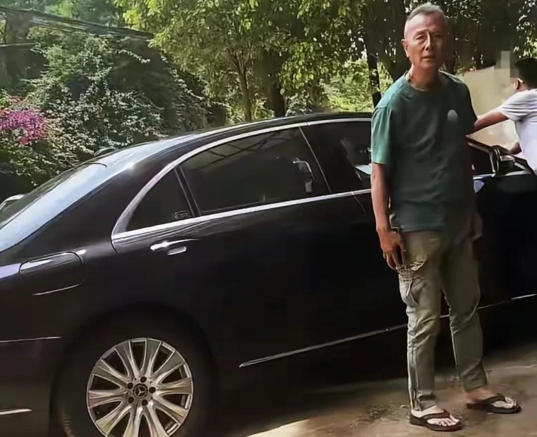 72岁刘德凯三个儿子一个女儿，四个孩子如今没有一个陪在他身边72岁的刘德凯，如