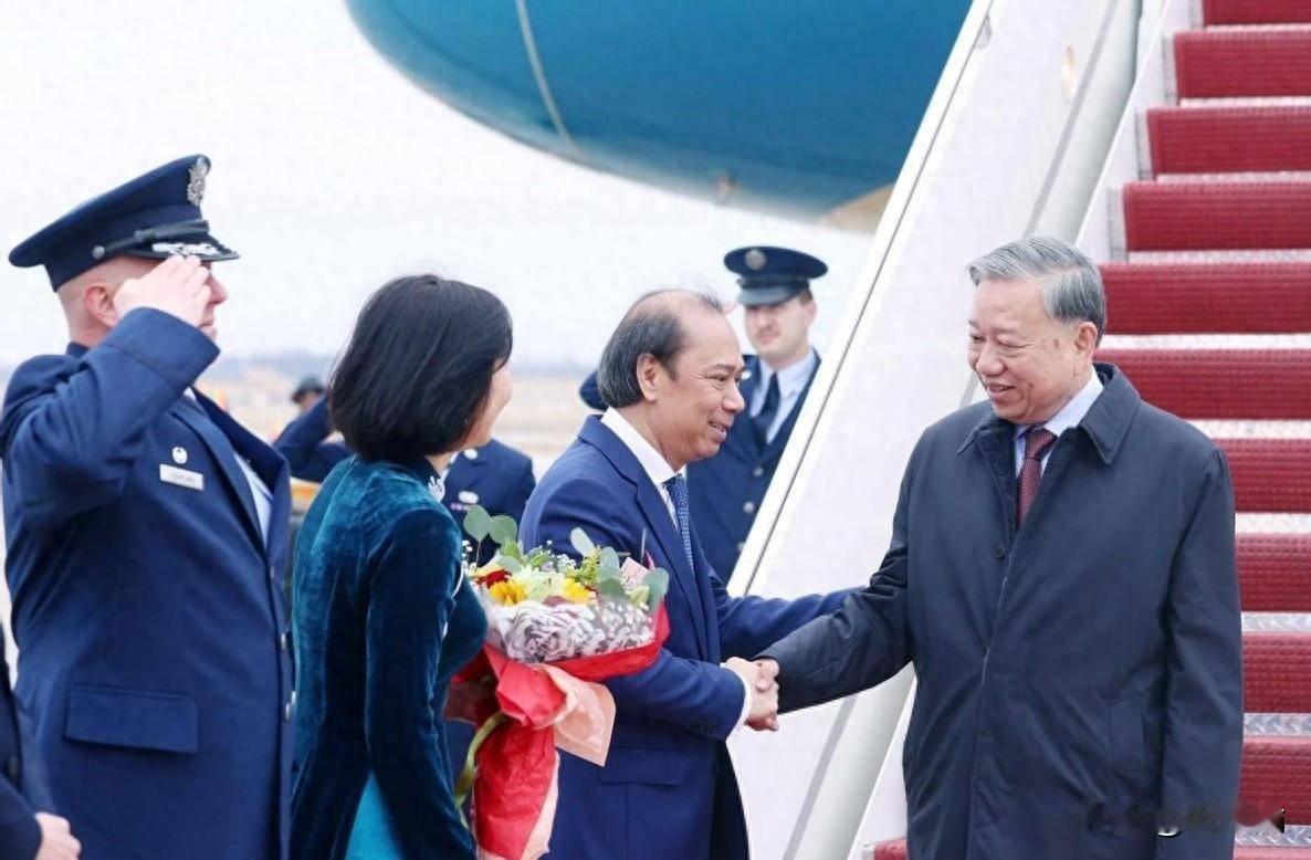 越南领导人苏林最近去了美国，这是他上任后首次访美，打破了以往先访华的惯例。这事引