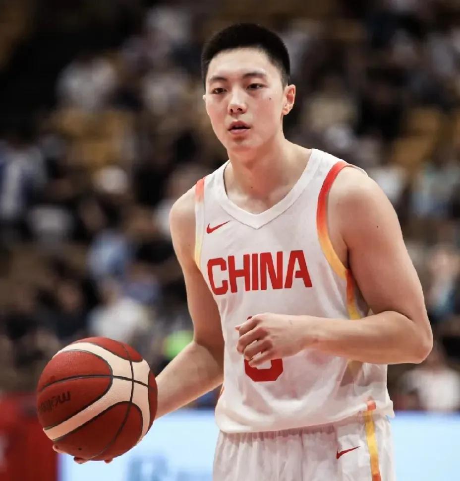中国男篮！大家发现没，8月13日晚上19点30分，男篮热身赛佛山站比赛进行，中