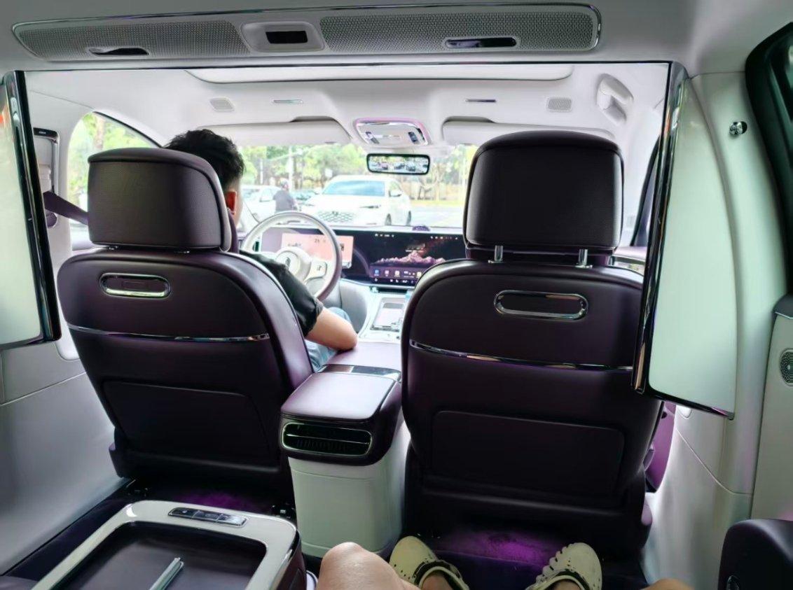 今天下午给当了回司机,本来还聊天呢,一回头直接把隐私幕布给打开了