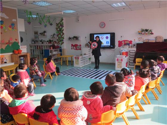 幼儿园老师做微商, 一家长提出建议, 热闹的家长群安静了