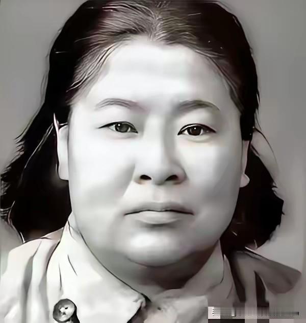 1935年，土匪黑七提出要与红军单挑，何子友去迎战，她对黑七说：“比武如果我