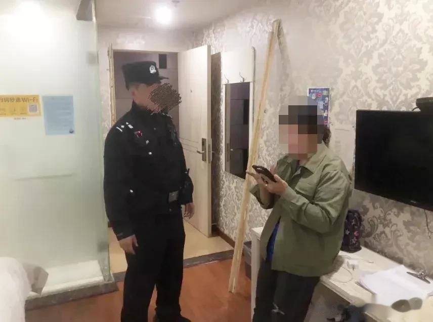浙江杭州，一名女子匆忙开房，还要求房间“要安静一点，没人打扰那种”，前台看女子穿
