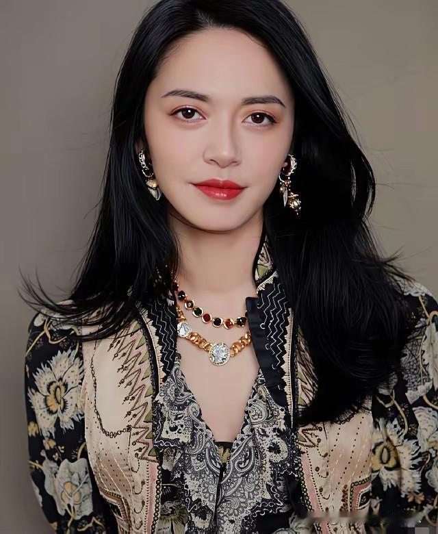 人靠衣裳，佛靠金装，姚晨这素颜好吓人！