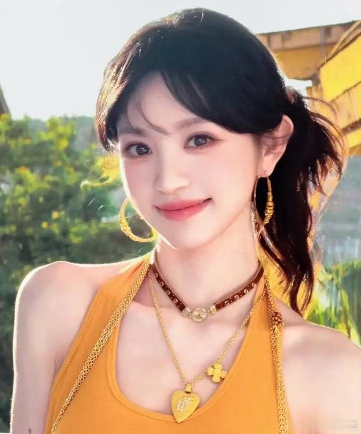1.杨紫和热巴本来不算同一个戏路，但杨紫团队很执着于对标热巴的人设方向，一直把杨