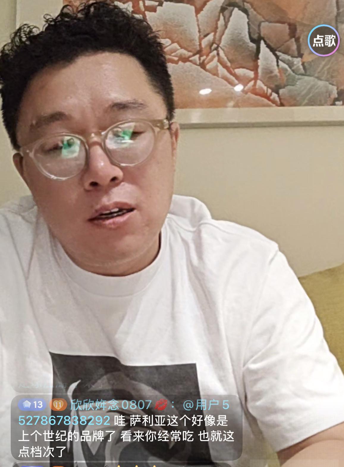 上海海港知名球迷洋泾老宋痛批了一部分上海申花球迷，因为他们不尊重徐根宝。老宋表示