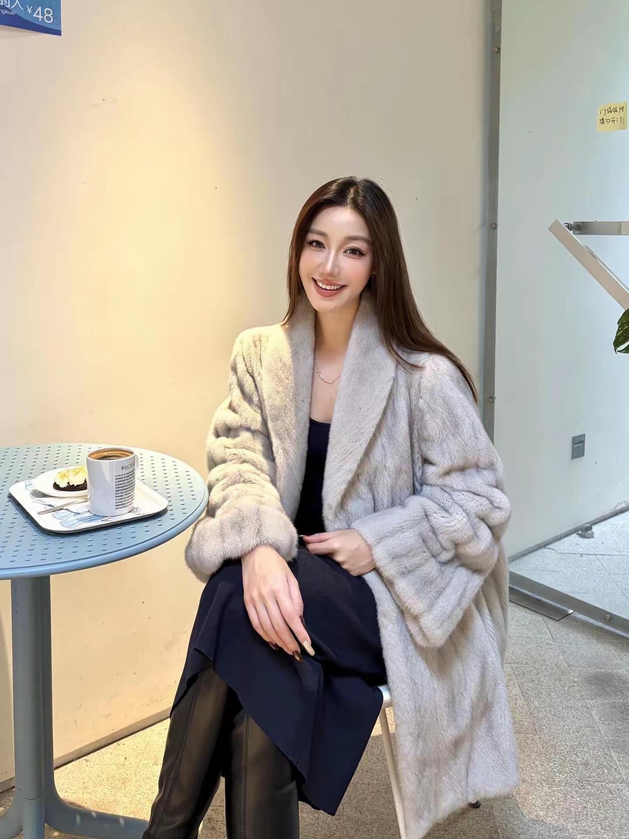 当你好好爱自己，你的能量就会越来越充足；当你好好爱自己，你的生活将会越来越广阔。