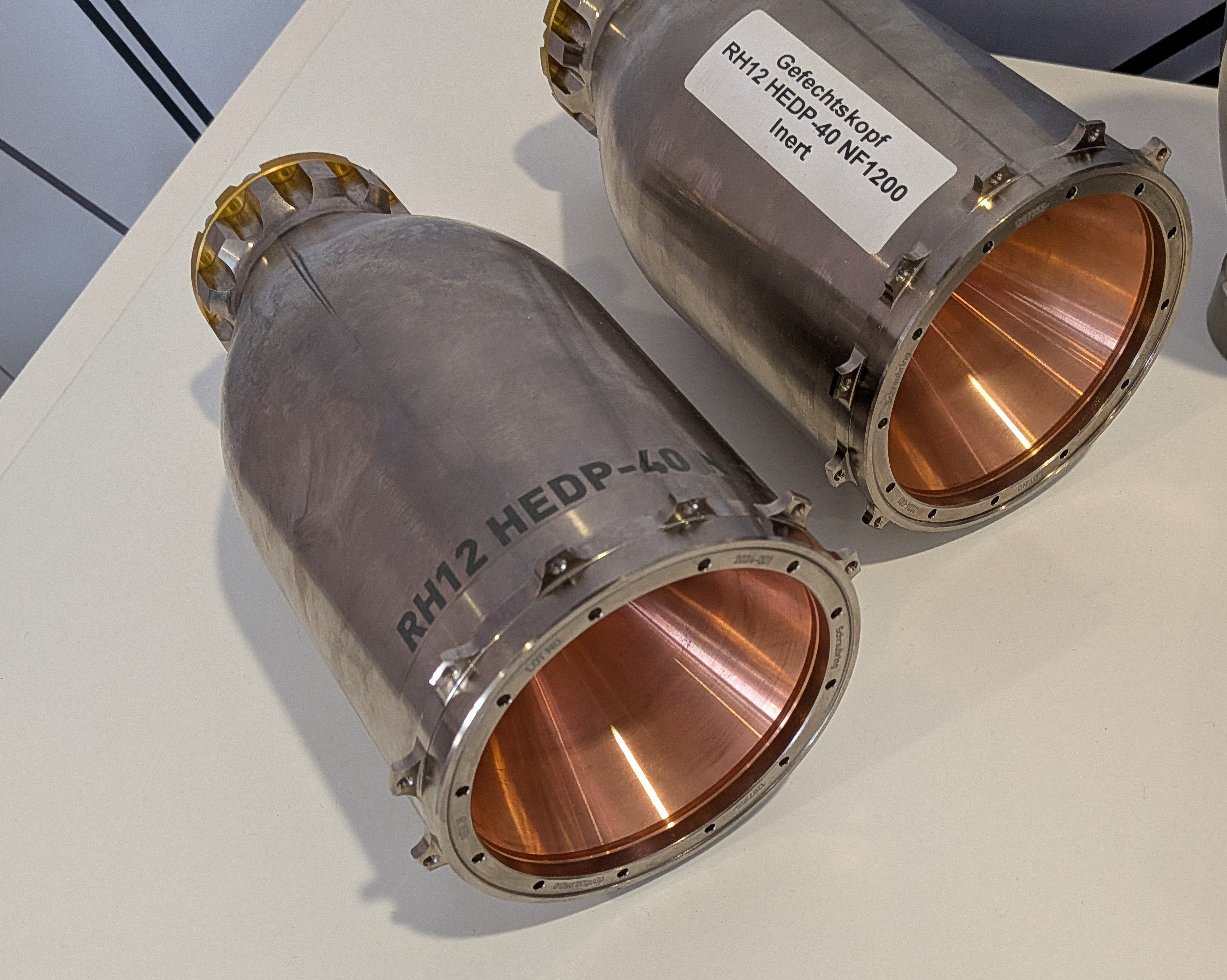 莱茵金属推出的破甲杀伤战斗部RH22HEDP-40CF2500，用于无人机，