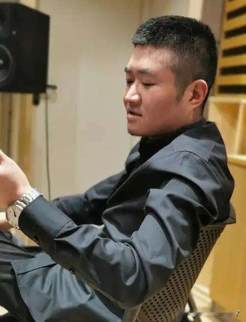 苗阜说相声小园子生存不好，那为啥人家郭德纲德云社20多年了，风生水起的？又说人