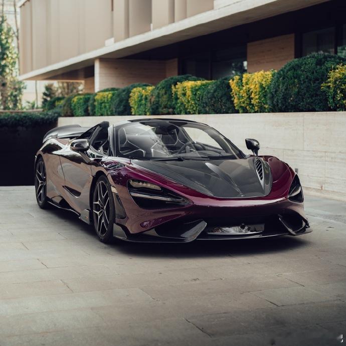 紫色露碳迈凯轮765LT配topcar_design车身套件。所有车身