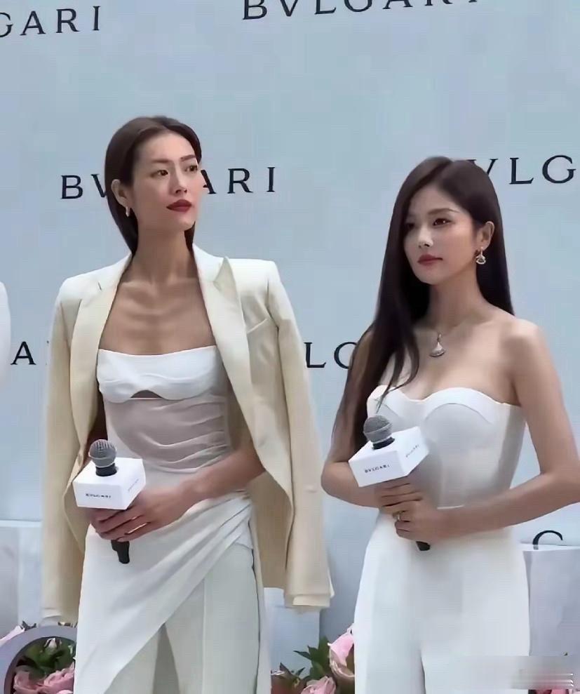 白鹿跟超模同框也不落下风，可能是因为刘雯太瘦了
