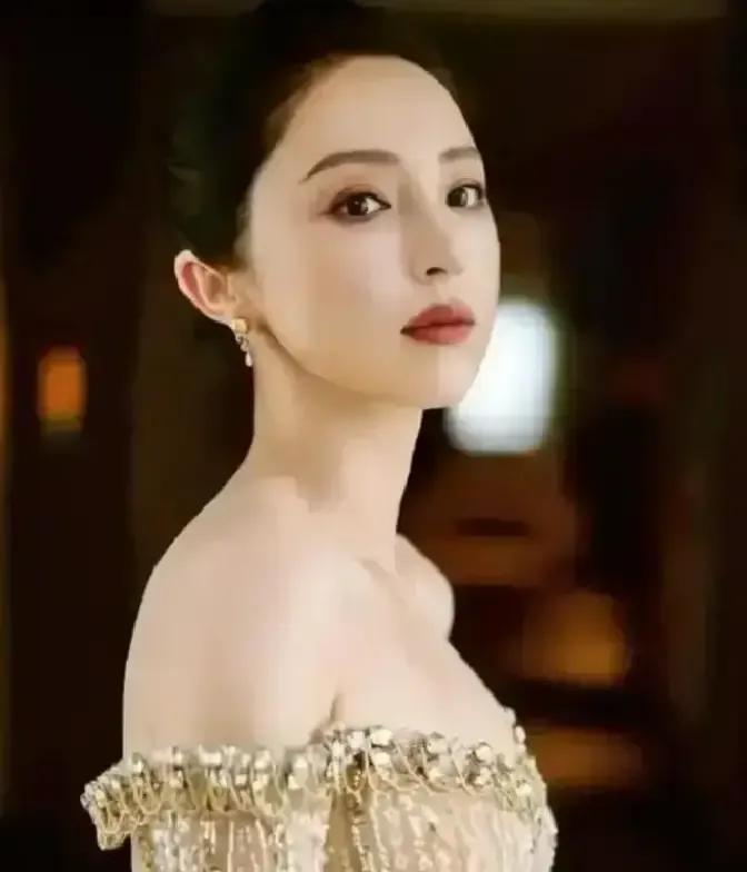 高云翔和董璇的婚姻从一开始就备受关注，曾被认为是圈里的模范夫妻。两人2011年