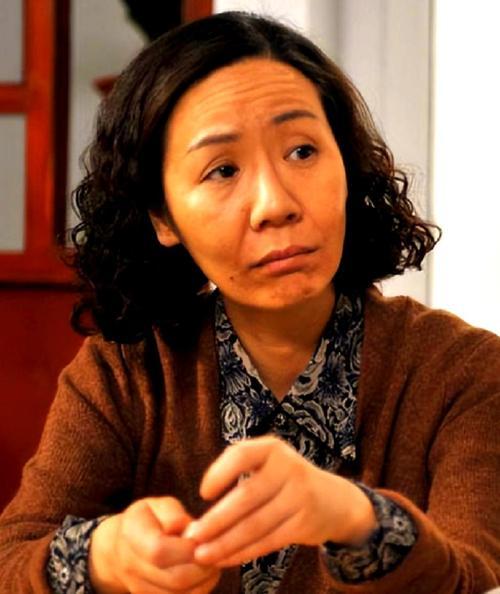 当年，杨青去北影面试，考官对她说:“你这长相不适合当演员，但我们还是决定录取你。