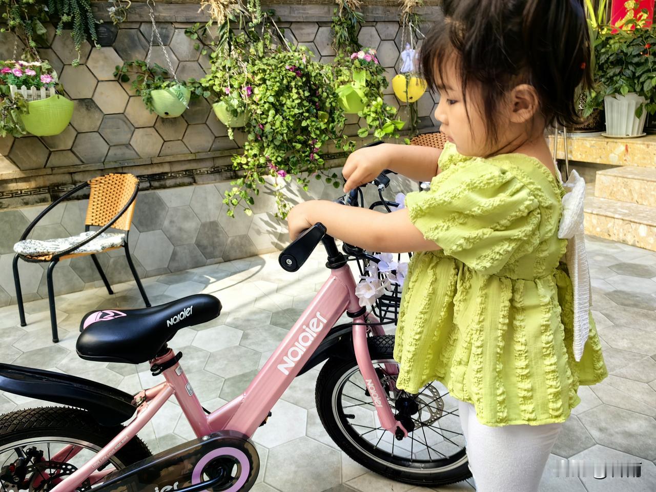 友友们，咱们退休以后带孙，一定守住这几条底线。退休后，帮忙带孙子，是很多老年