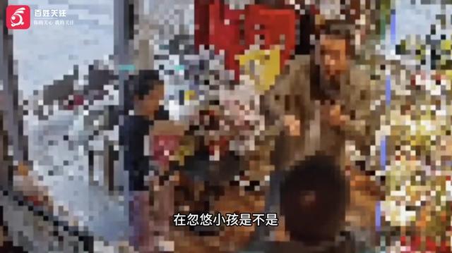 混账爸爸，伤了女儿纯真的孝心💔河南一位小女孩，三八节花五十元买玫瑰花，送