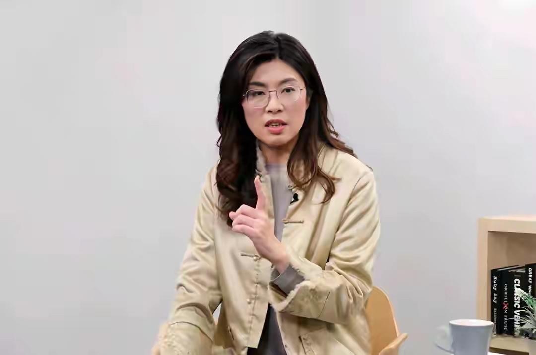 郑丽文新人事安排出炉，侯友宜跟进卢秀燕拒同台，李乾龙振臂一呼郑丽文刚把国民党