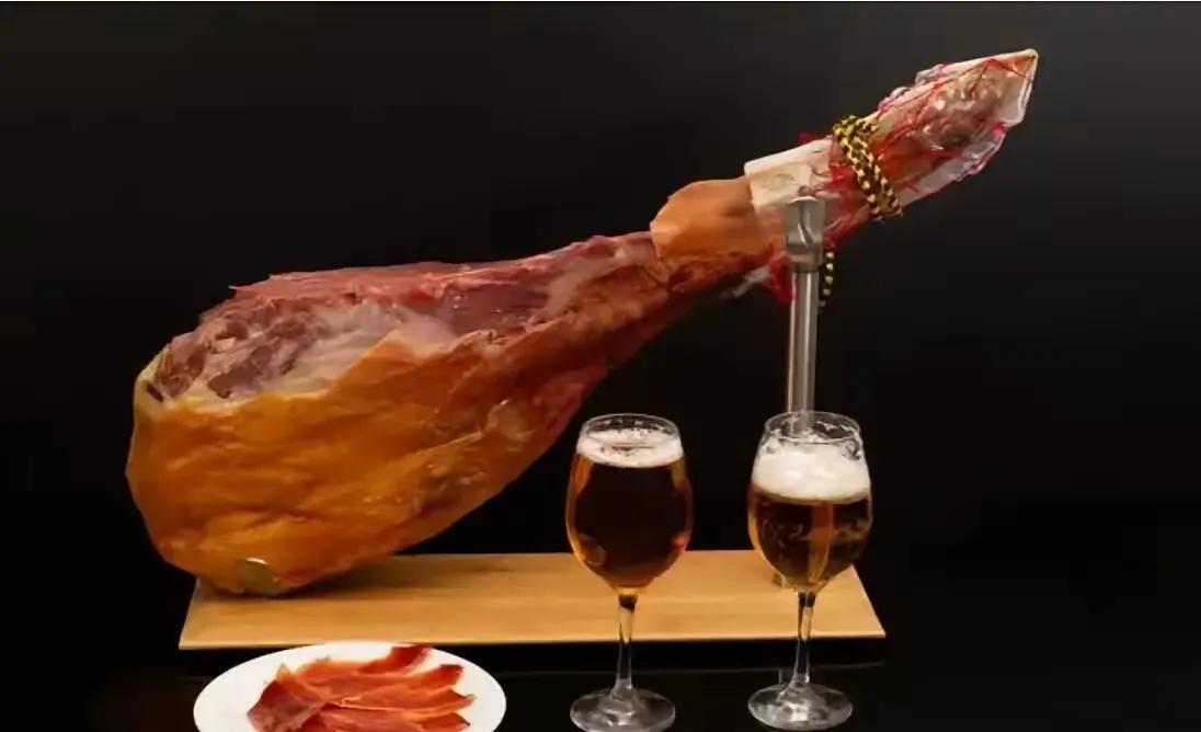 云南火腿和浙江火腿，我觉得都不好吃，也许是我做的方法不对吧。这两种火腿哪个好吃