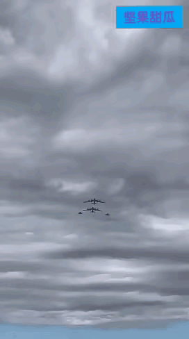 普京派遣两架可携带核弹头的图-95MS战略轰炸机，飞越挪威海，向英国北部空域进发