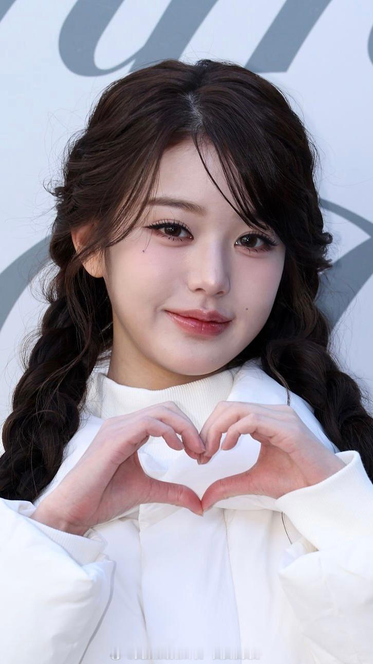 张元英昨日活动的生图也很乖