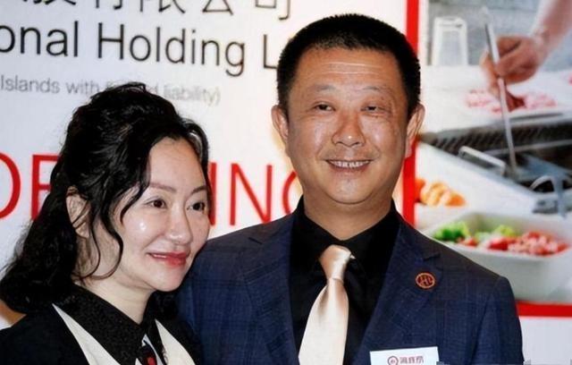 1994年，四川一16岁女孩为了帮哥哥还债，辍学外出打工，不惜陪伴老板24年，没