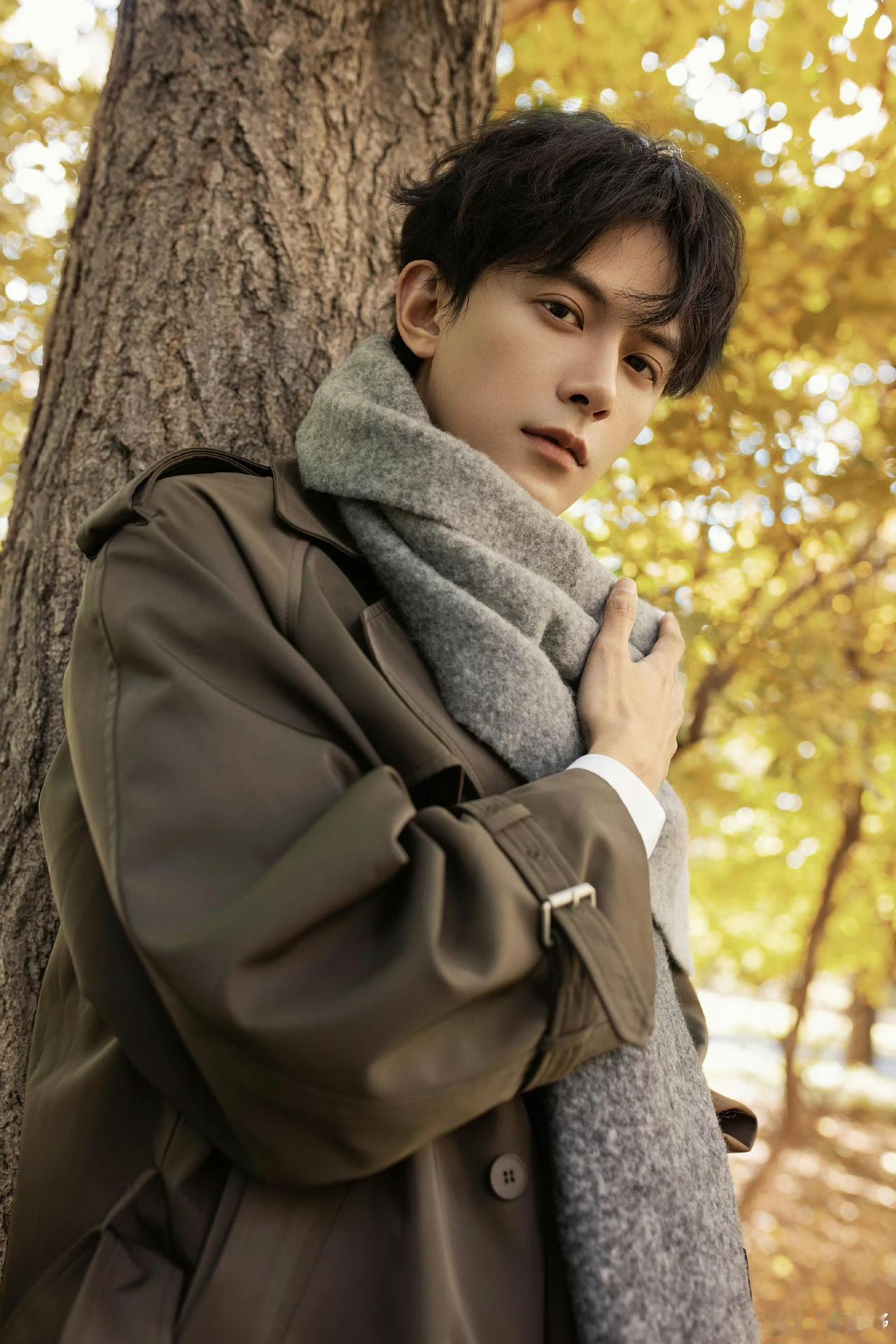 谁能想到，邓凯在娱乐圈跑了整整8年龙套，一直没火。31岁临危救场《逐玉》，演戏份