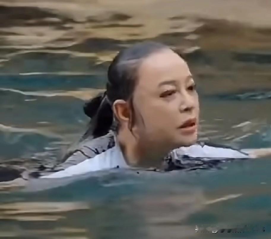 刘晓庆老师这身体素质，真是大写加粗的厉害！年轻时底子就特别扎实，演武则天时