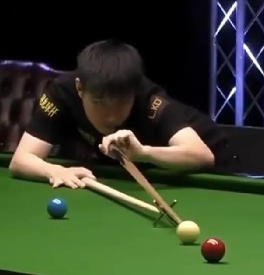 赵心童3-2击败莱恩斯！冠军联赛第五小组循环赛六场全胜，太炸裂了！塞尔比