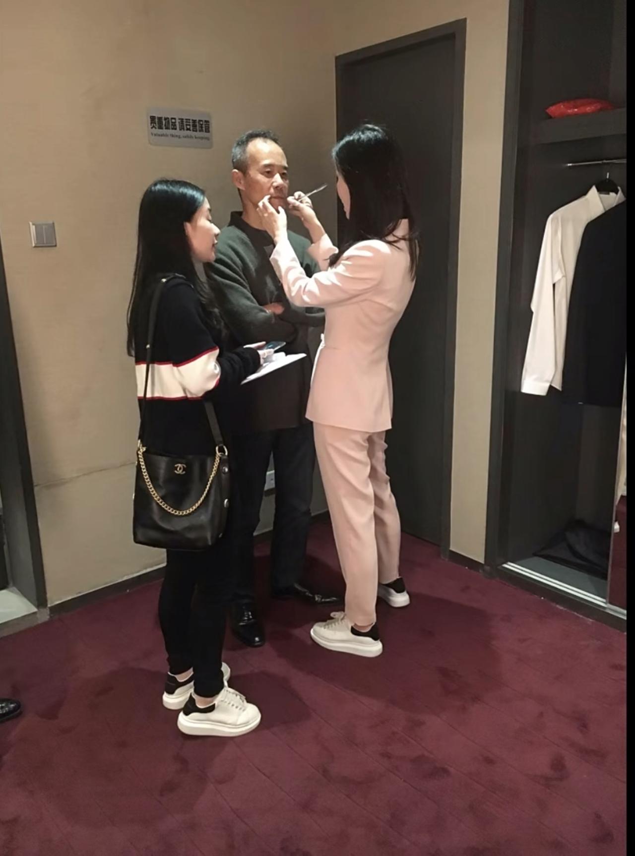 王石的贤内助田朴珺，真是体贴入微的好女人啊。2019年1月9日晚，王石与田朴