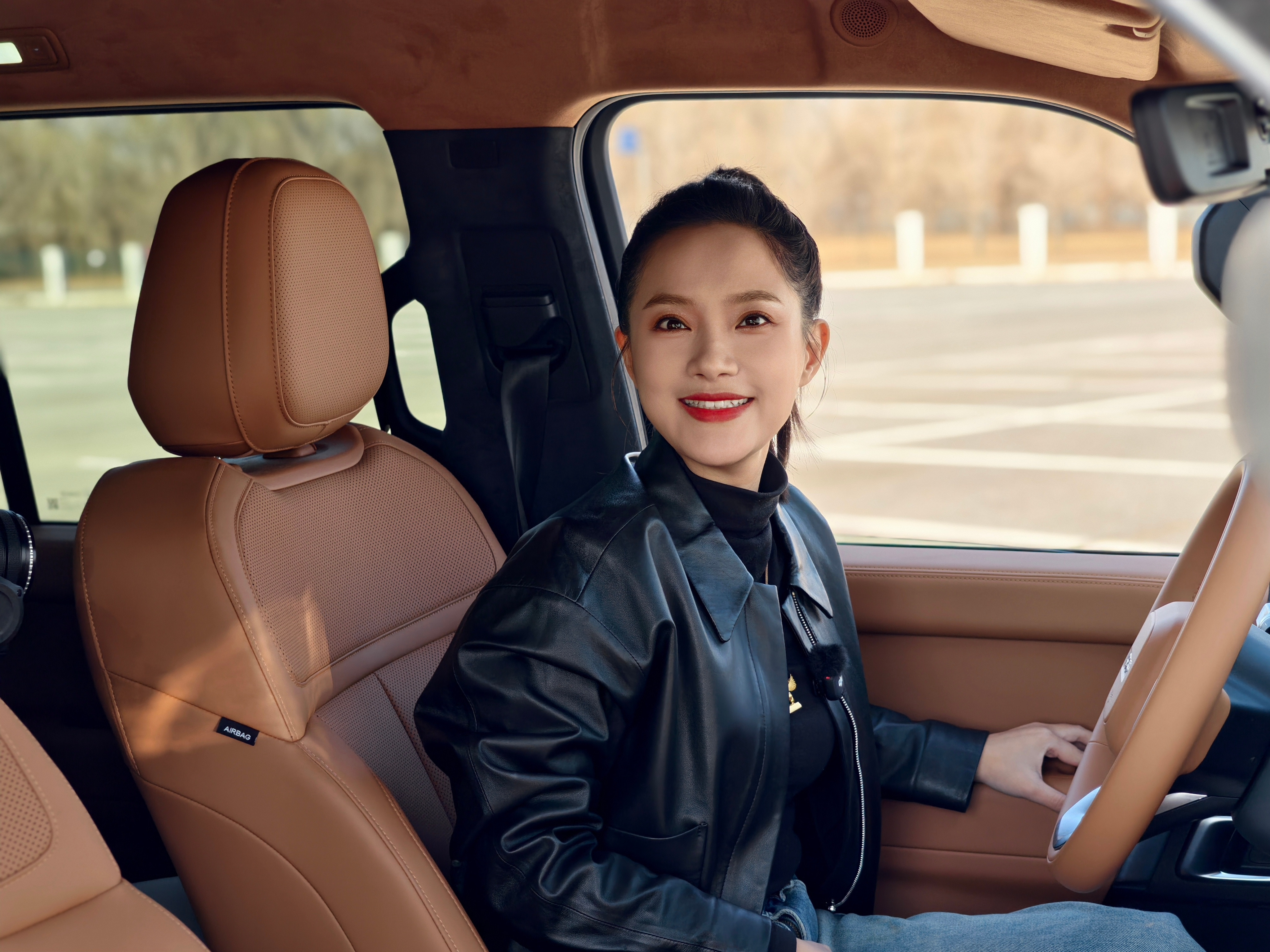 年前最后一个工作拍iCARV27头发梳的高高的！祝大家新年一切顺利，你们回家