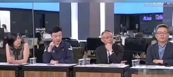 最近台湾一档政论节目里，上演了一出堪称年度名场面的爆笑大戏。 退役少将于北辰