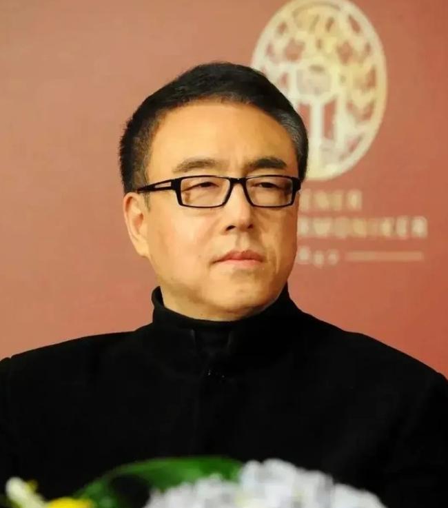 2006年，47岁的春晚导演郎昆趁32岁妻子马艳丽出国，出轨24岁舞蹈家刘岩，妻