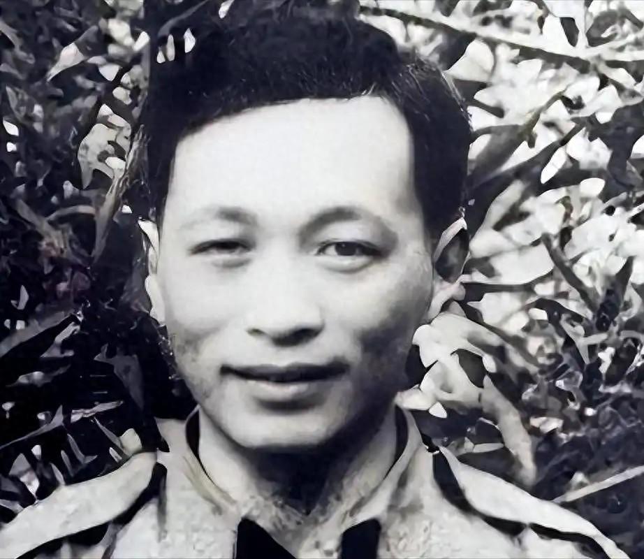 潜伏延安9年！戴笠手下最成功特务，一度担任毛主席的秘书，身为军统精心布局的王牌潜