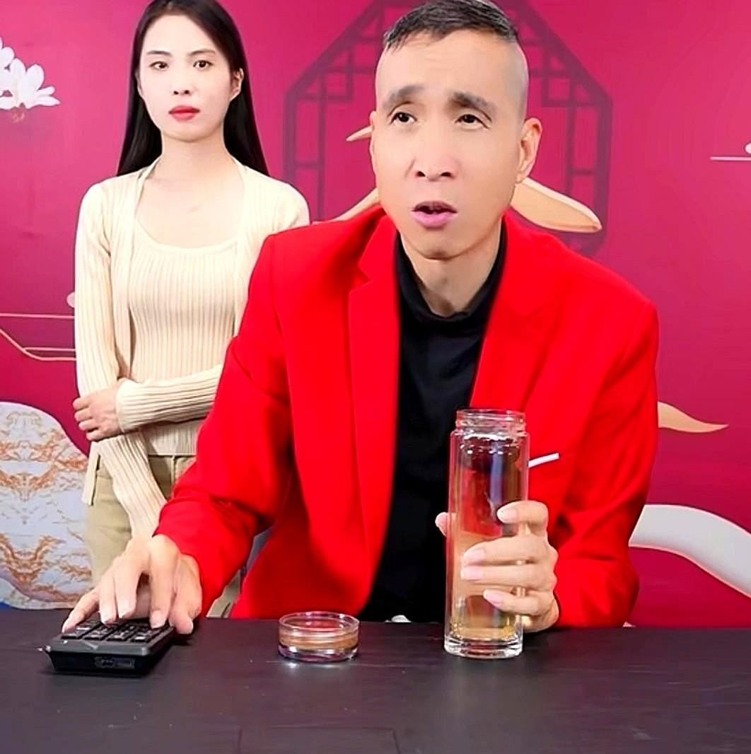 一句“让导演在门口跪着等我”，就把“相声界小学生”的谦卑人设砸了个稀碎！2026年7月2日的那场直播