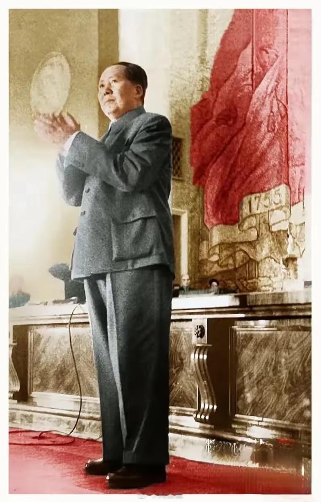 每次看到毛主席的照片都倍感亲切，从韶山走出来，真得是筚路蓝缕，就是跟老百姓一个样