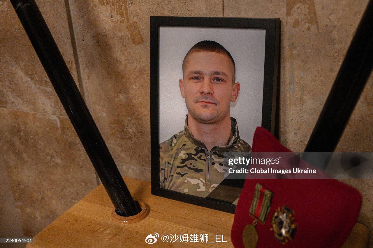 根据讣告,乌克兰内政部特种部队KORD的一名少校尼古拉·赫特曼诺夫于10月5日在