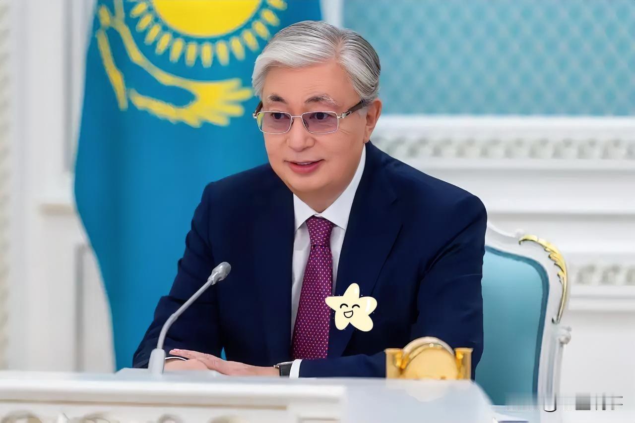 哈萨克斯坦害怕了。当地时间5月7日，哈萨克斯坦总统托卡耶夫在祖国保卫者日庆祝活