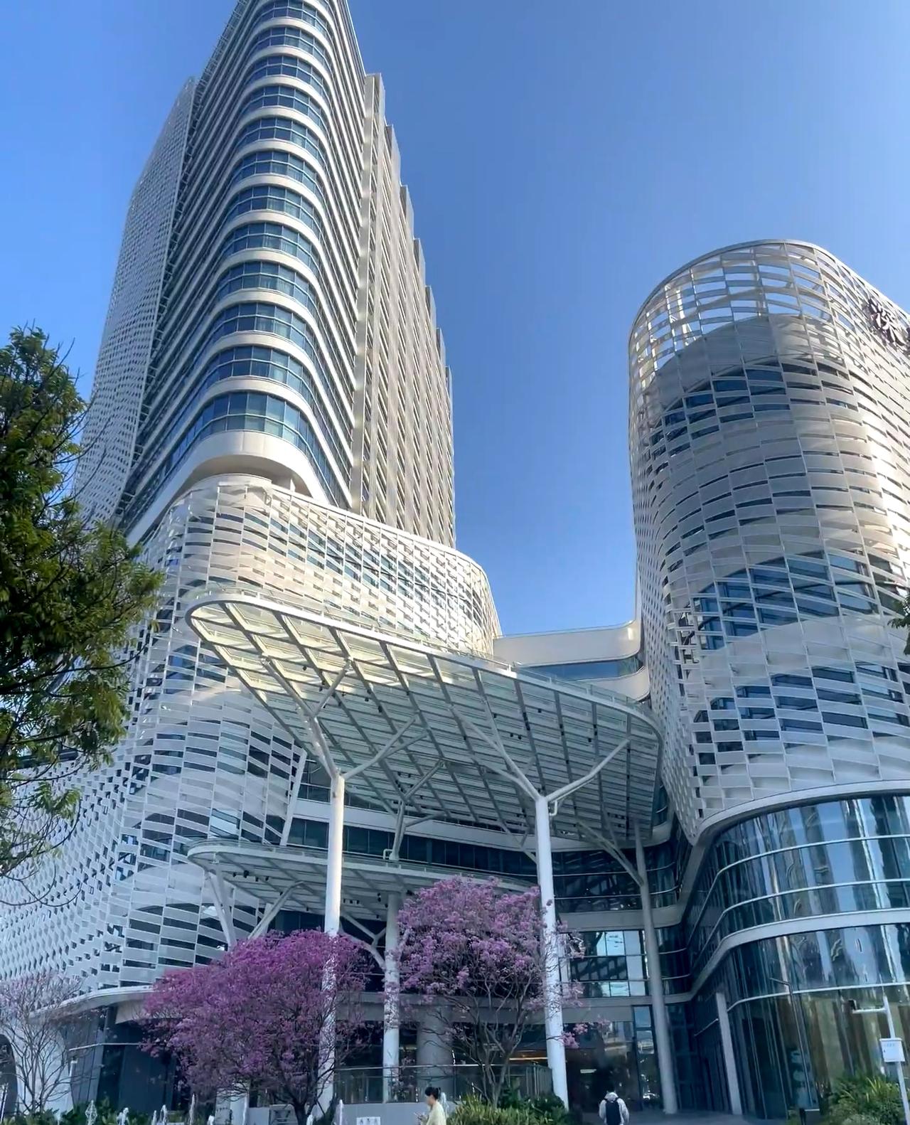 现在的医院都震惊了我一下。公立医院啊！我小小的震惊了一下。这种环境才符合我对