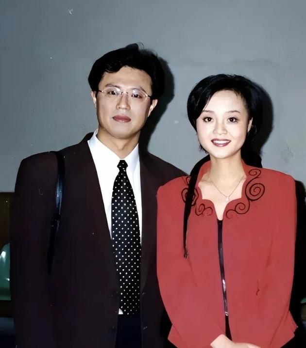 🐰央视名嘴白燕升刚结婚9个月，妻子下车时意外摔成重伤终身瘫痪。为了不拖累丈